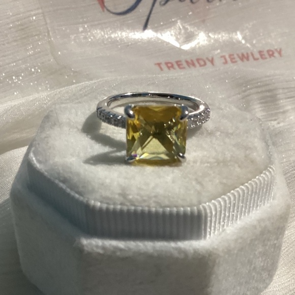 Gorgeous Canary yellow  CZ Diamond Solitaire diamond  ring - Picture 3 of 17